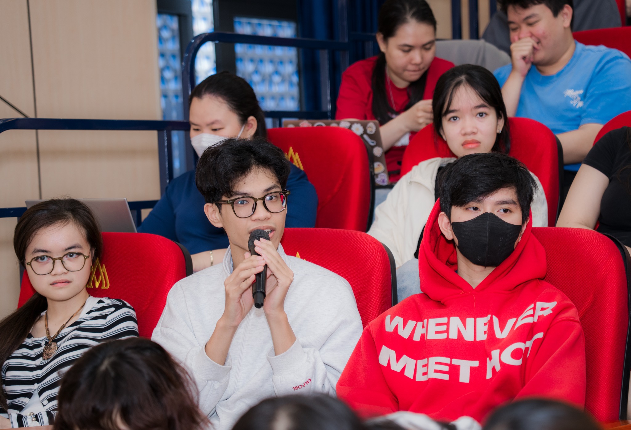 Học ngành Kinh doanh quốc tế ra làm gì? Sinh viên thực hành đàm phán quốc tế